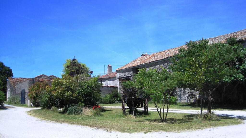 Le Noisetier At Les Hiboux Gites Chef-Boutonne Quarto foto