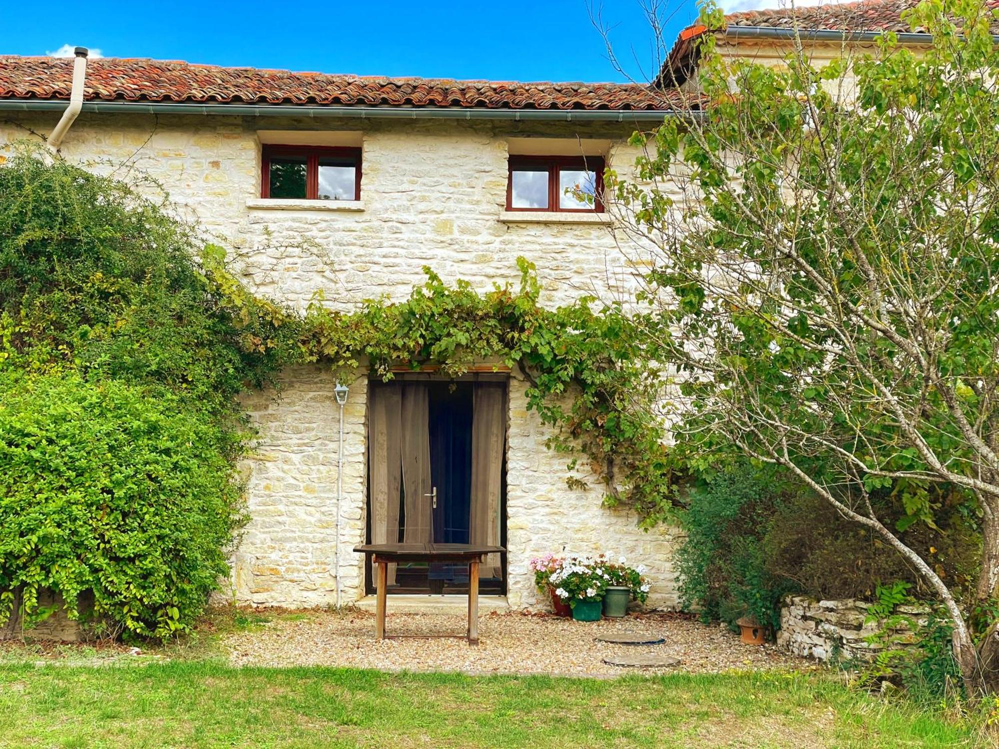 Le Noisetier At Les Hiboux Gites Chef-Boutonne Exterior foto